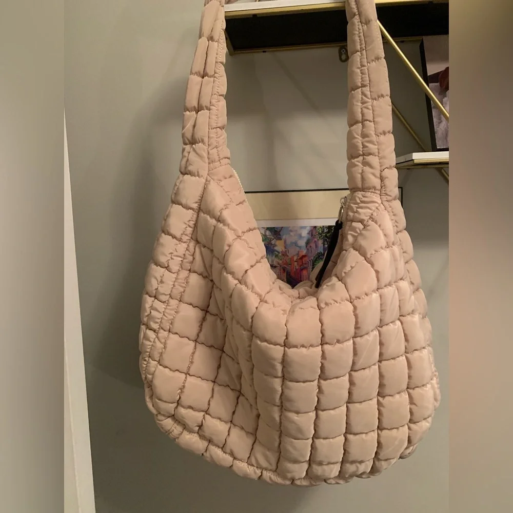 💗 FREE PEOPLE Quilted Carryall in Off White - Picture 7 of 10